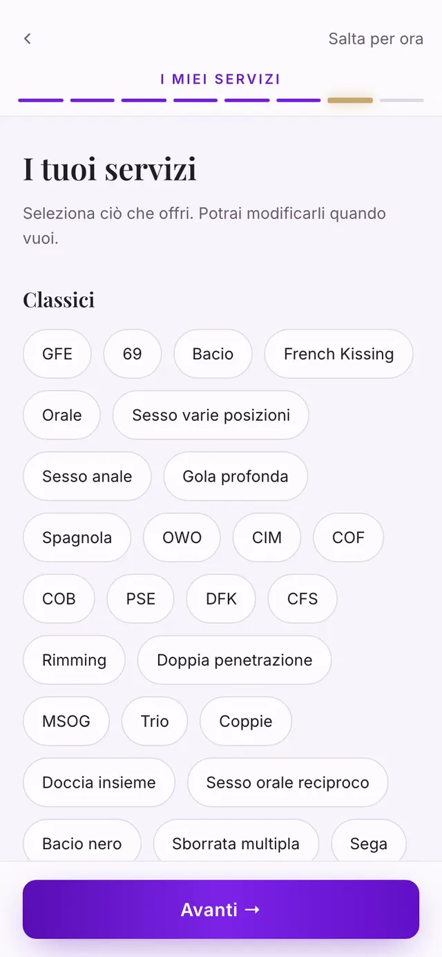 La schermata dei servizi dell'onboarding: le categorie si aprono a elenco e ogni voce si attiva con un tocco.