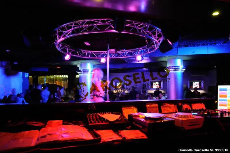 IL CAROSELLO night club/ lap dance
