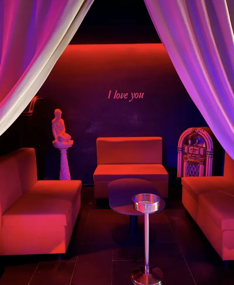 NO LIMITS night club